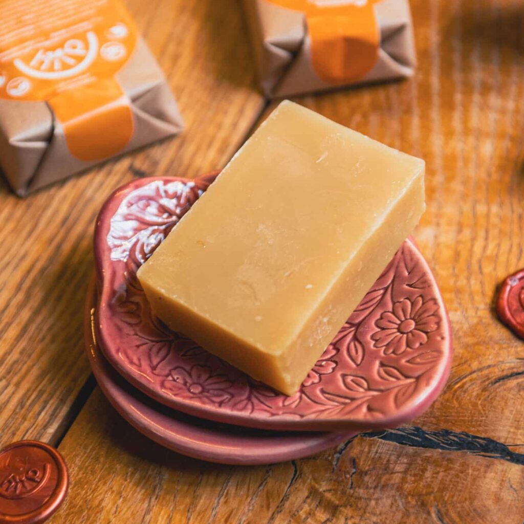 Rózsaszín, nyomott mintás szappantartó