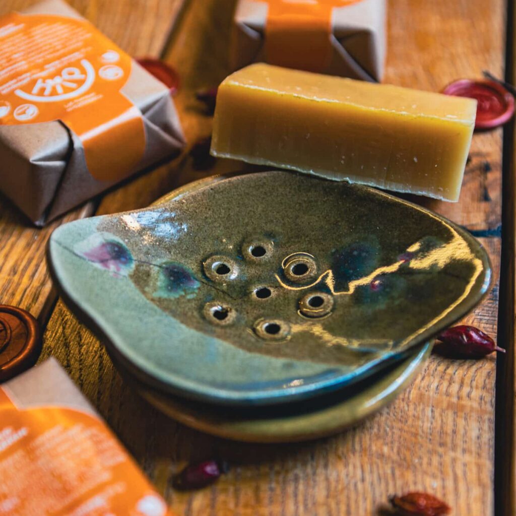 Csipkebogyós, zöld szappantartó